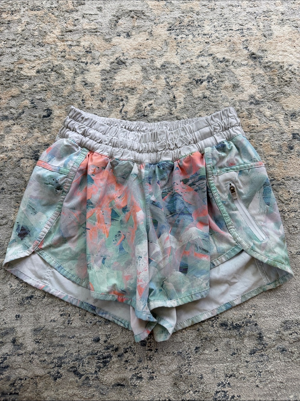 Lululemon size 4 shorts 4”